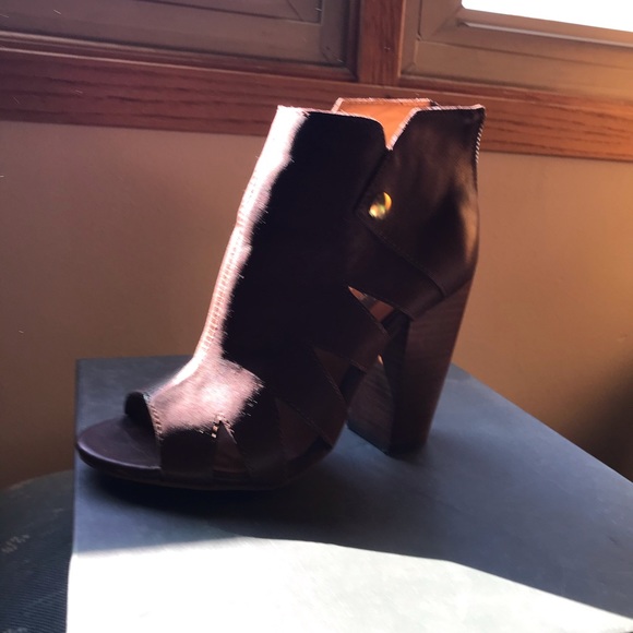 Medium brown open toe heels - Picture 3 of 6